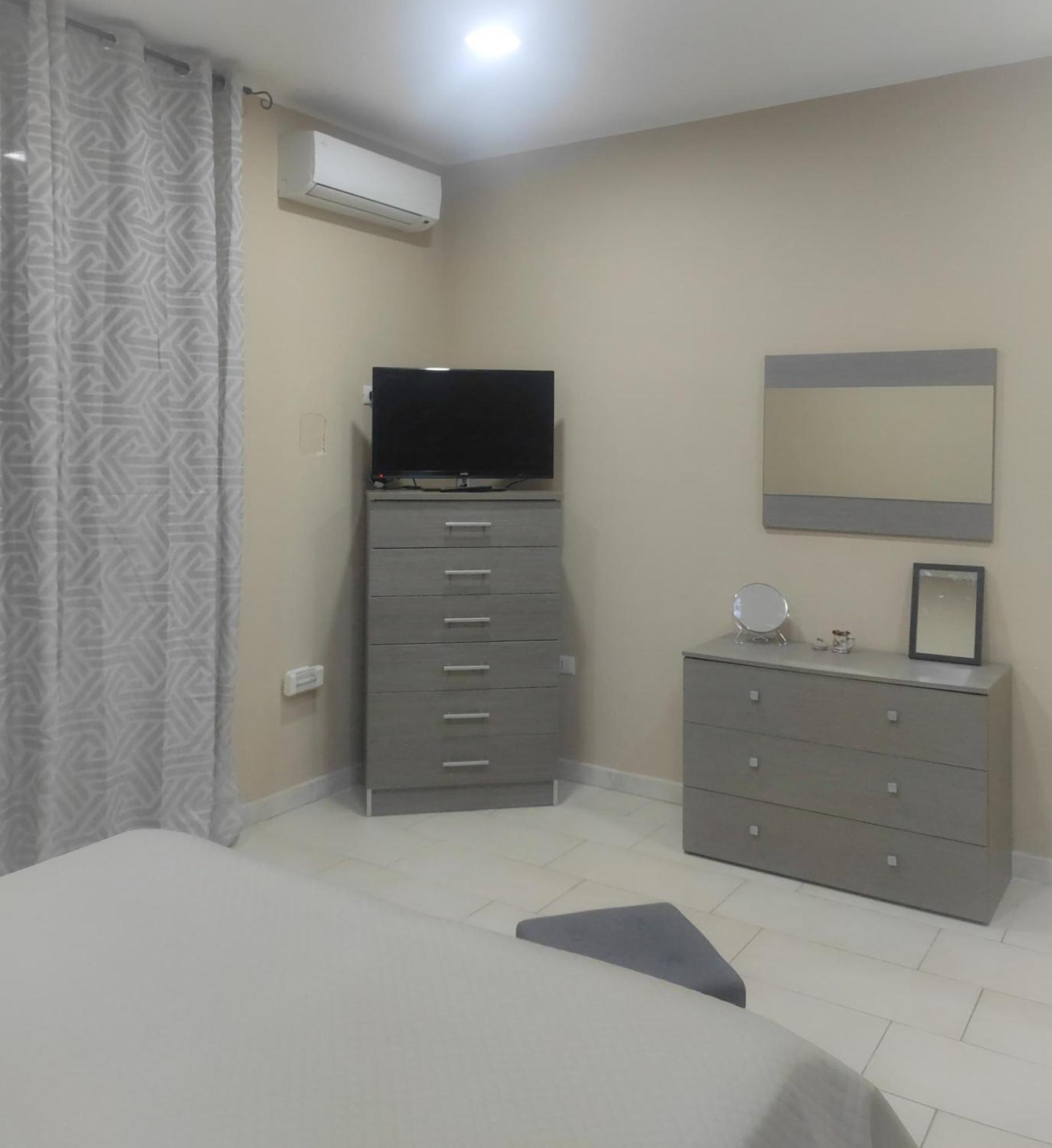 76 Avenue Suites Wi-Fi - Shuttle Reggio Calabria Exterior photo